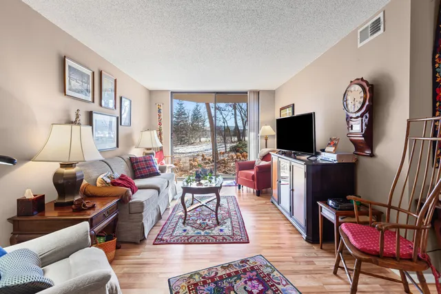 $279,900 | 509 Aurora Avenue, Unit 109, Naperville, IL 60540