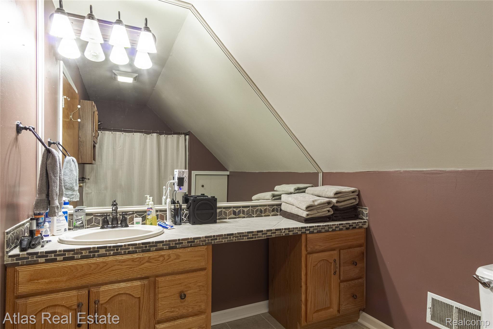7414 Embury Road Grand Blanc, MI 48439 - Photo 38 of 42 Interiors (27 of 31).jpg