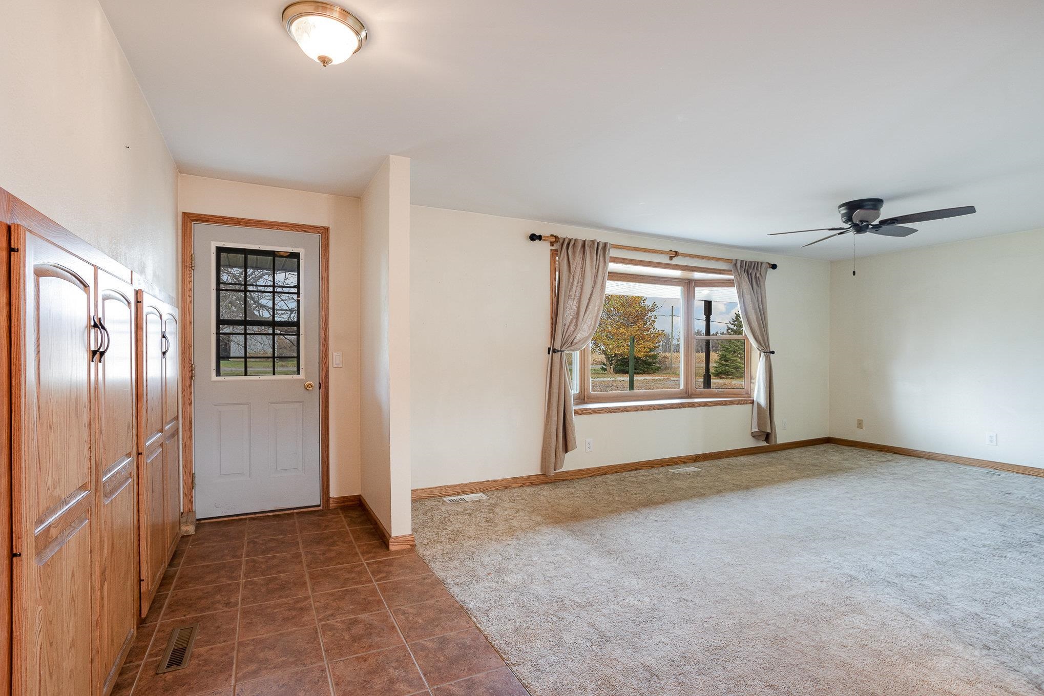 1697 South Nine Mile Road Kawkawlin, MI 48631 - Photo 3 of 21
