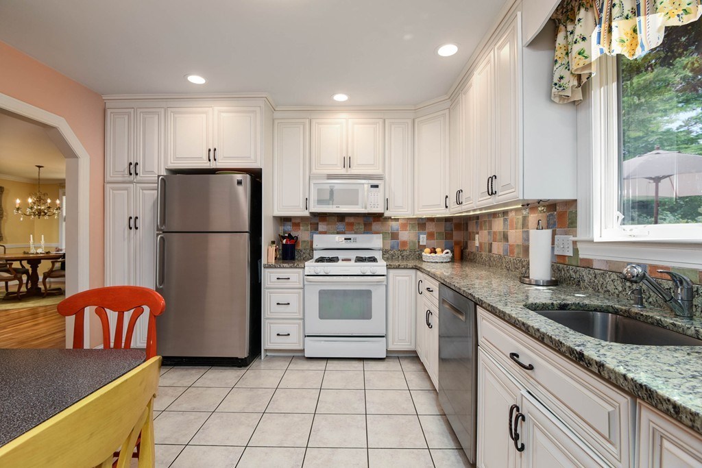 160 Maple Street, Unit 160 Needham, MA 02492 - Photo 8 of 36