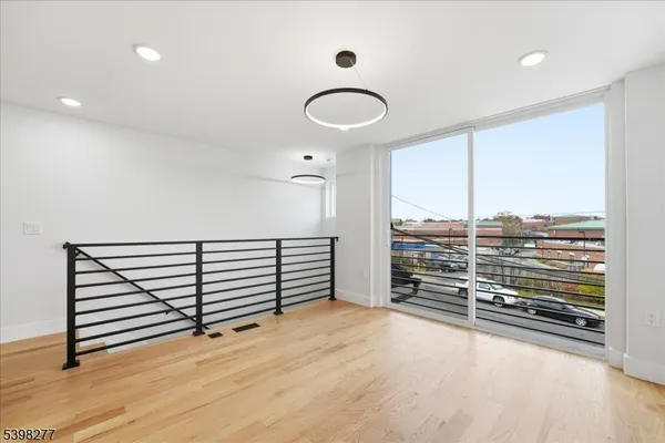 $2,800 | 62 Hillside Avenue, Unit 1, Newark, NJ 07108