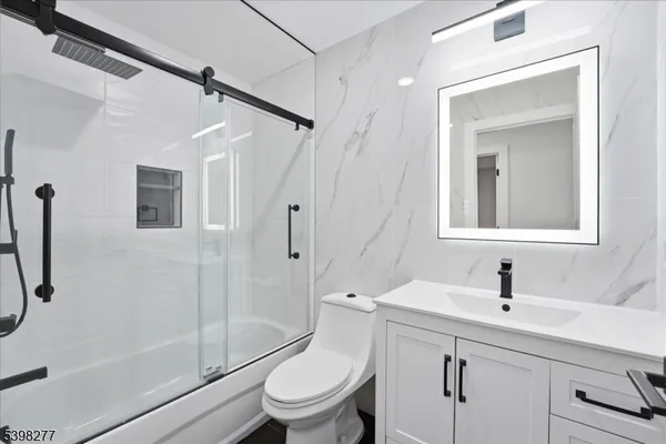 $2,800 | 62 Hillside Avenue, Unit 1, Newark, NJ 07108