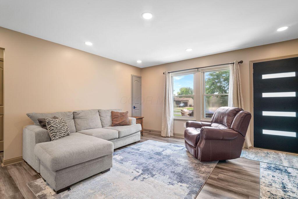 4170 Demorest Road Grove City, OH 43123 - Photo 5 of 25 Family Room