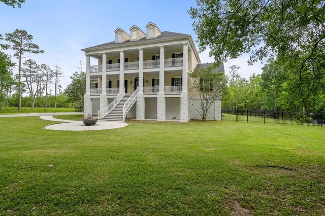$885,000 | 212 Mattingly Lane, Madisonville, LA 70447