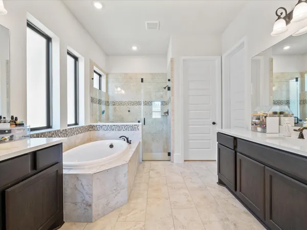 $515,000 | 605 Ashbrook Ridge Lane, Pinehurst, TX 77362