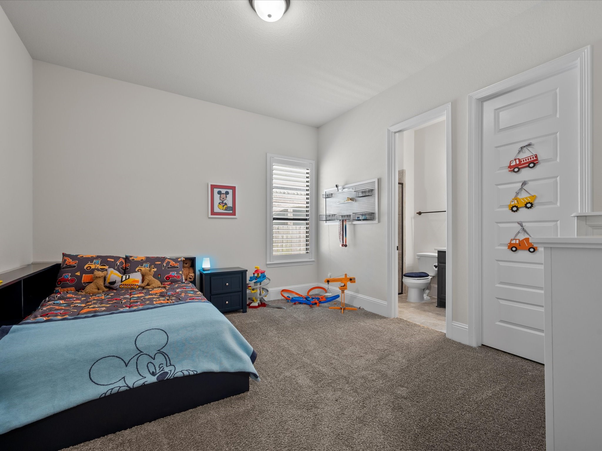 605 Ashbrook Ridge Lane Pinehurst, TX 77362 - Photo 31 of 46 One secondary bedroom includes its own private en-suite, creating an ideal guest retreat.