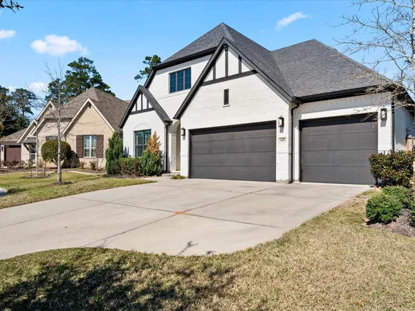 $515,000 | 605 Ashbrook Ridge Lane, Pinehurst, TX 77362