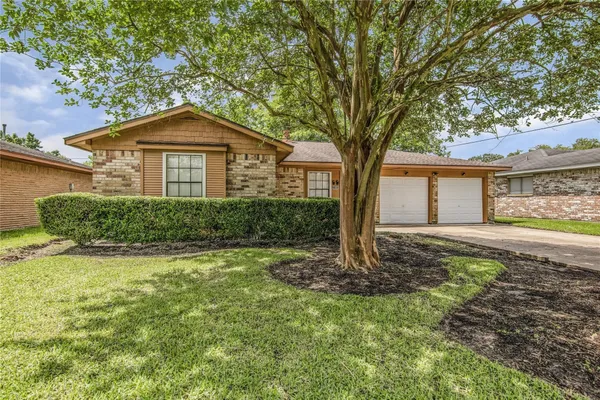 $1,925 | 1105 East Brown Lane, Deer Park, TX 77536