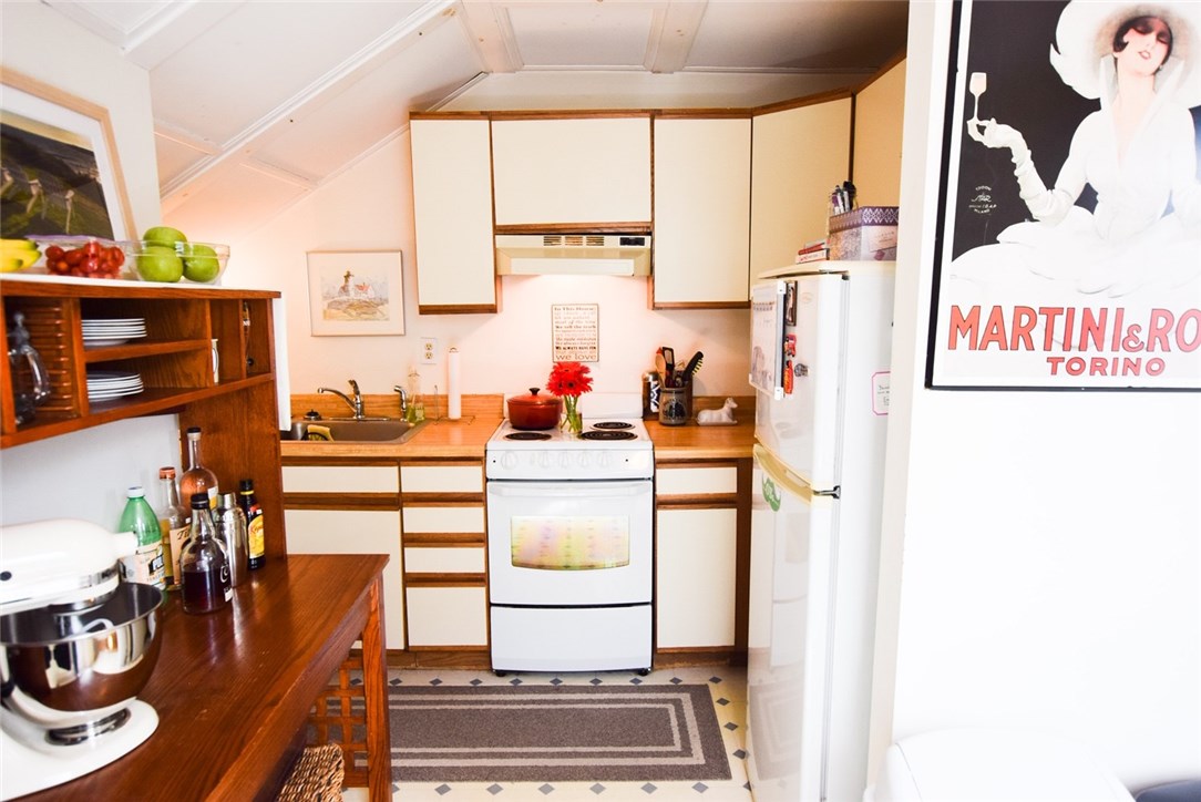 37 Connection Street, Unit 3 Newport, RI 02840 - Photo 9 of 12 Cozy Kitchen