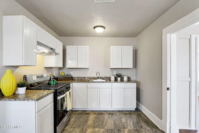 a view of a window in an empty room