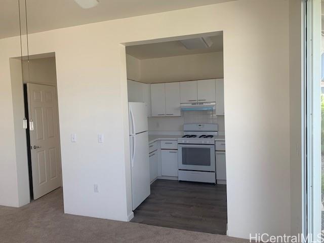 91-211 Kakuhihewa Place, Unit F Kapolei, HI 96707 - Photo 4 of 25 a kitchen with a stove and a refrigerator