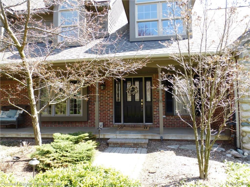 9150 Fox Hollow Road Clarkston, MI 48348 - Photo 3 of 58 porch.JPG