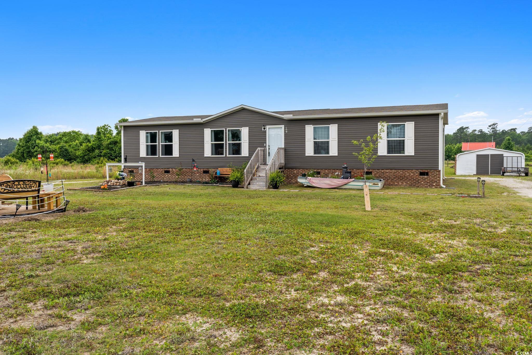 167 Dove Road Loris, SC 29569 - Photo 2 of 40 Manufactured / mobile home with crawl space and a