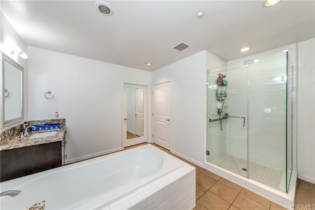 21 Gramercy, Unit 218 Irvine, CA 92612 - Photo 18 of 27