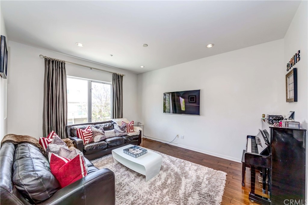 21 Gramercy, Unit 218 Irvine, CA 92612 - Photo 3 of 27