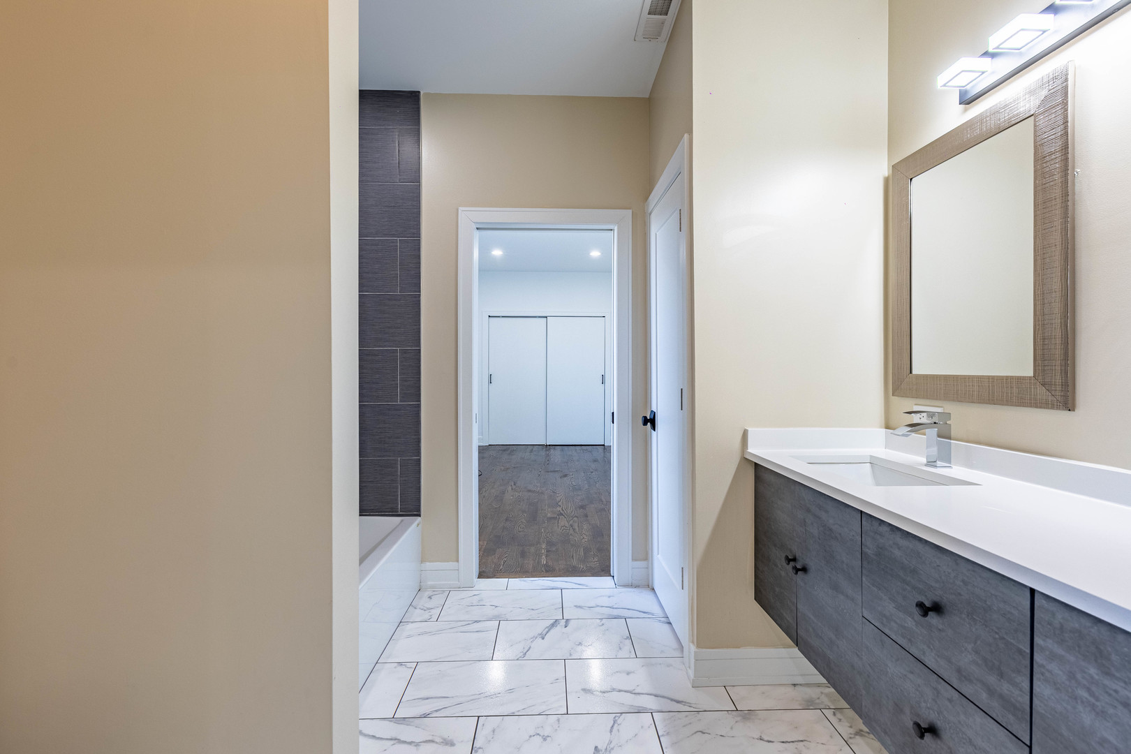 6119 West 55th Street Chicago, IL 60638 - Photo 9 of 27