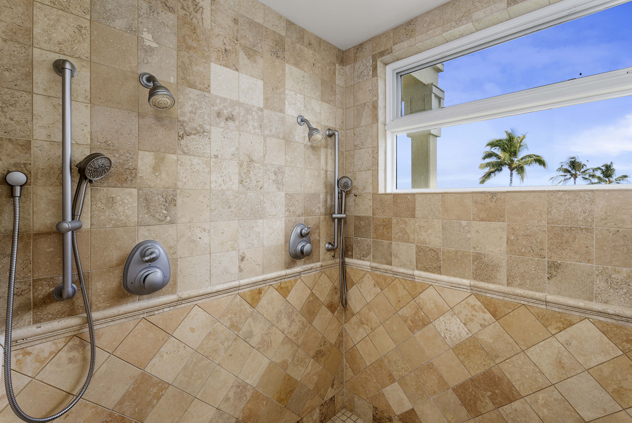 69-1000 Kolea Kai Circle, Unit 10B Waikoloa, HI 96738 - Photo 8 of 27 a bathroom with a shower