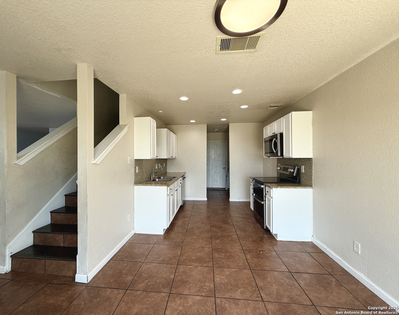 6118 Kensinger Pass Converse, TX 78109 - Photo 4 of 30 a kitchen with a sink microwave and cabinets