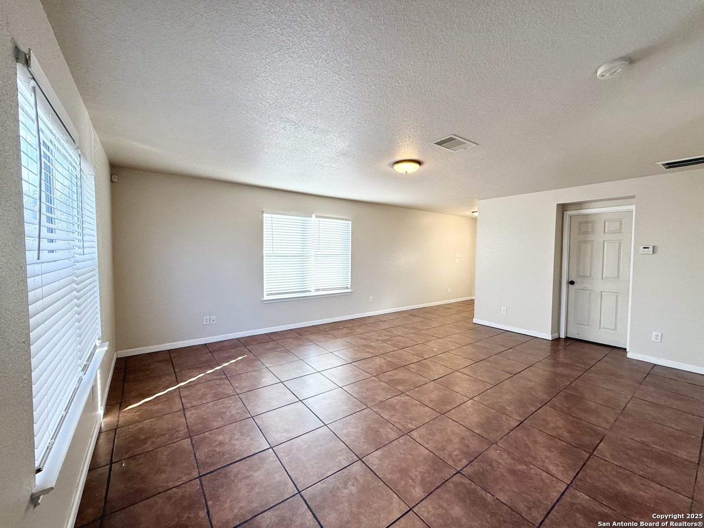 6118 Kensinger Pass Converse, TX 78109 - Photo 9 of 30 an empty room with windows