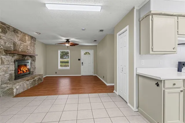 a view of a livingroom with a fireplace