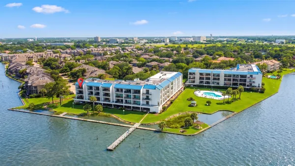 $299,500 | 401 Lakeside Lane, Unit 311, Houston, TX 77058
