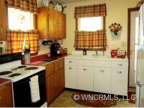 1700 Roberts Branch Road Marshall, NC 28753 - Photo 5 of 24