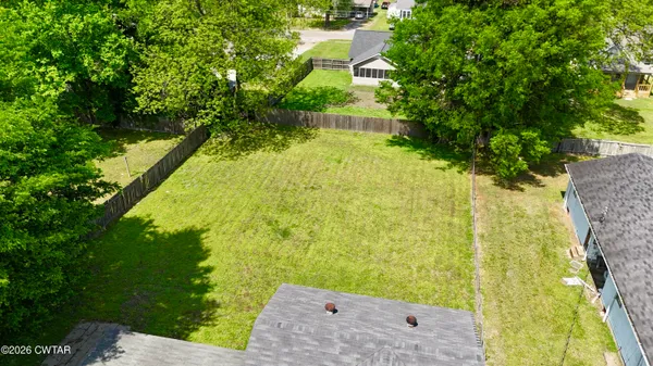 a view of a yard