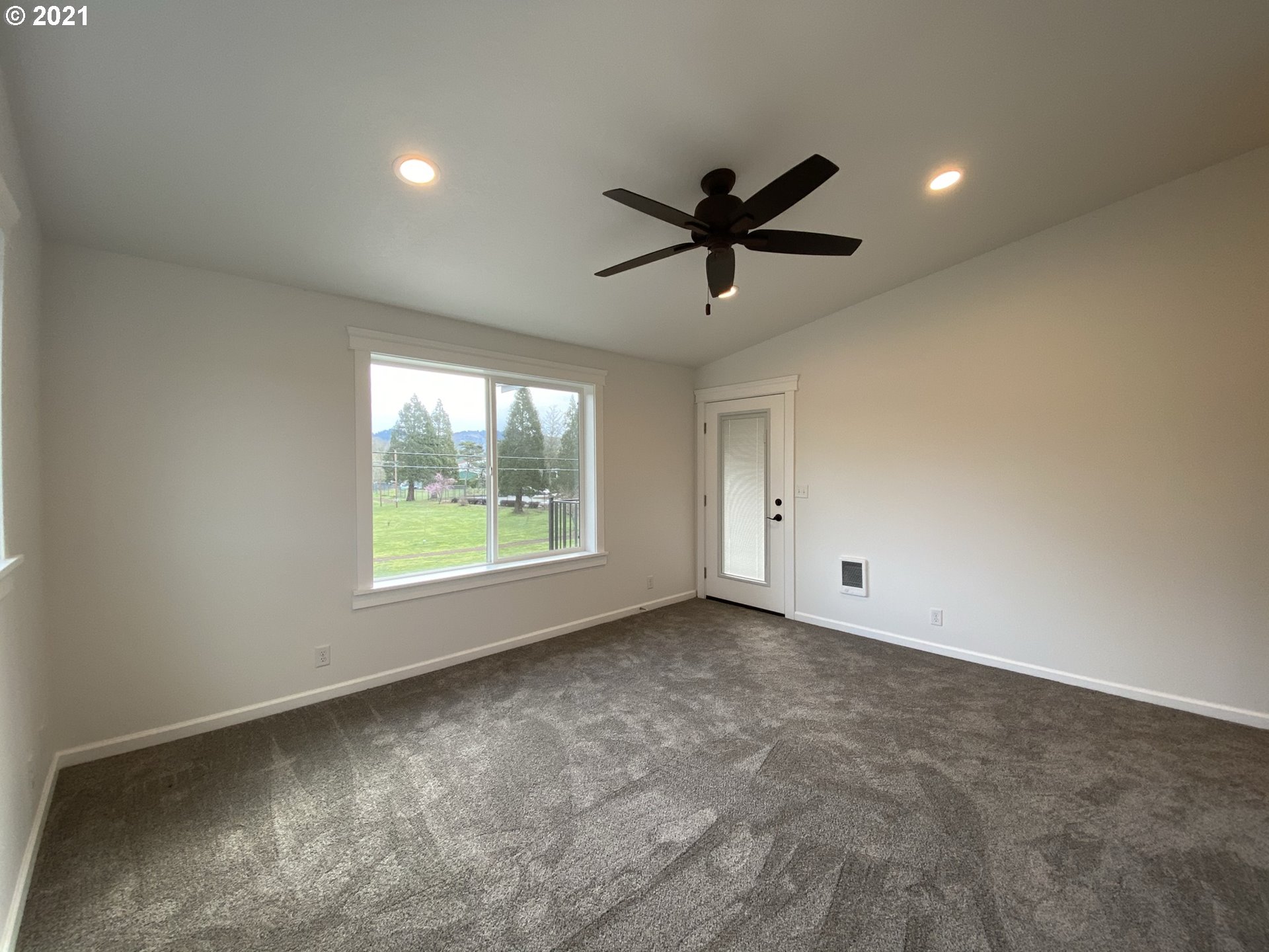 33686 Seavey Loop Road Eugene, OR 97405 - Photo 14 of 30 Gallery Image 14