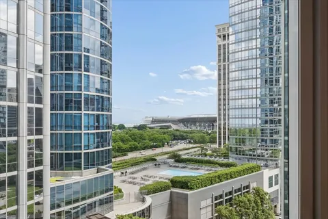 $1,055,000 | 1201 South Prairie Avenue, Unit 803, Chicago, IL 60605