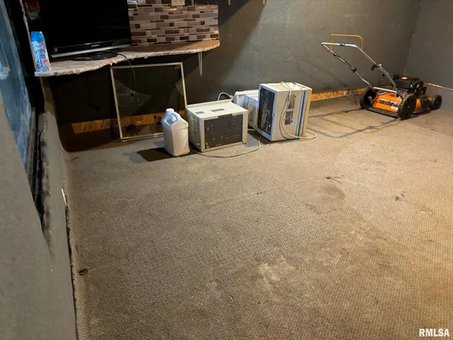 $83,500 | 1800 East Stanford Avenue, Springfield, IL 62703