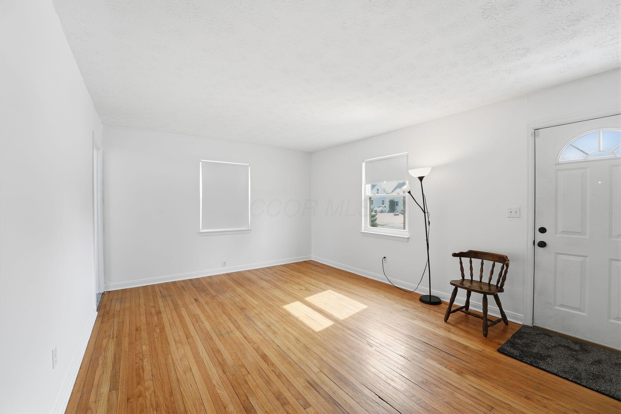 796 East Kenworth Road Columbus, OH 43224 - Photo 3 of 18 Living Room