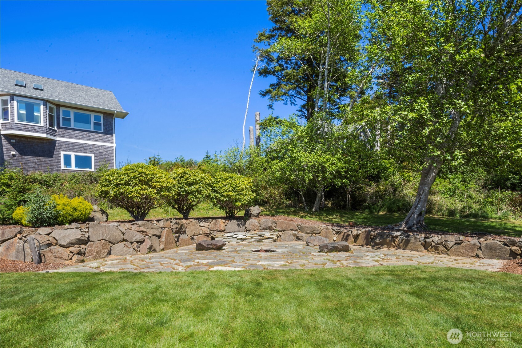 3015 Lighthouse Keepers Road Ilwaco, WA 98624 - Photo 36 of 40 a backyard of a house with lots of green space