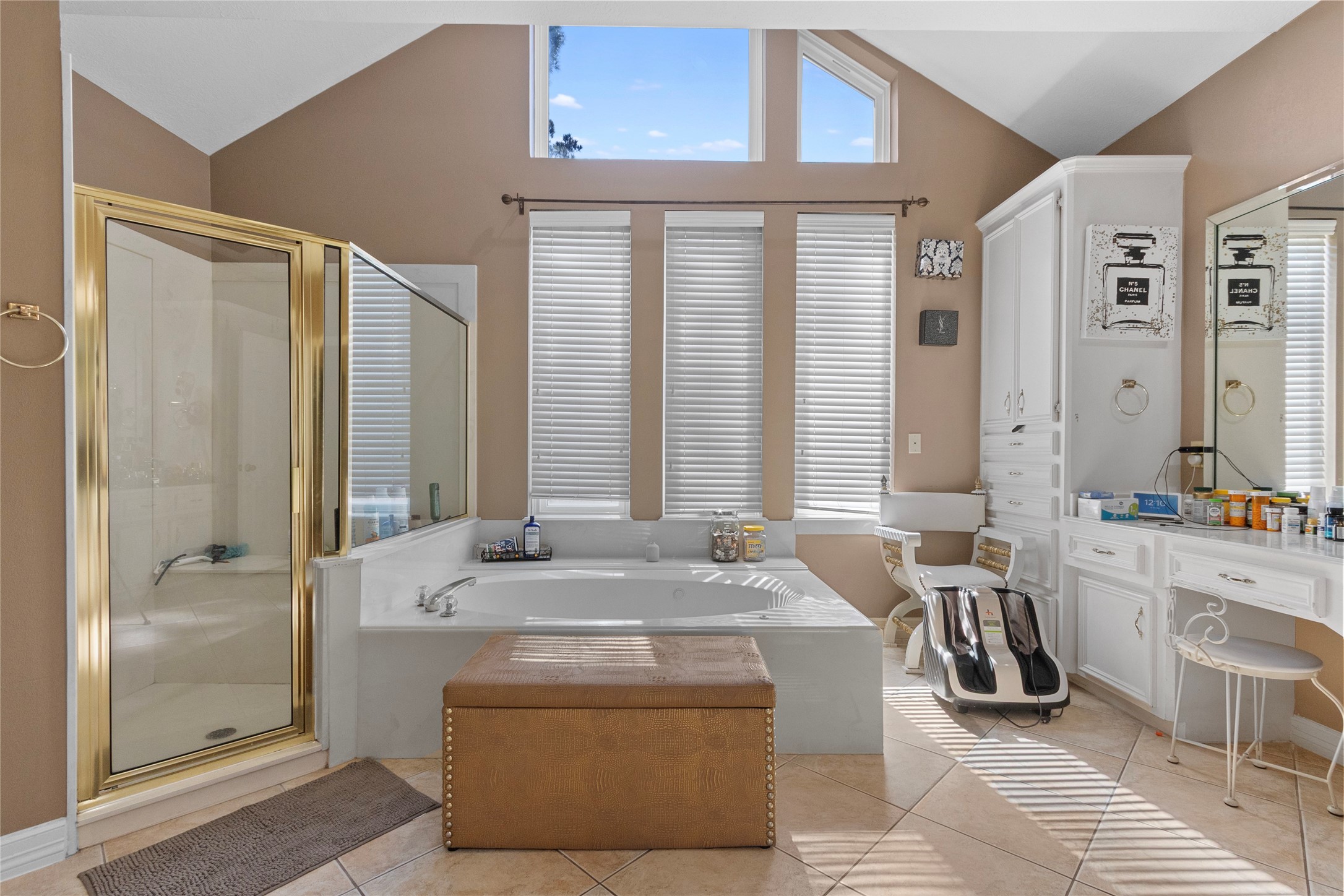 14907 Pine Point Court Houston, TX 77070 - Photo 23 of 33 a kitchen with a sink and a refrigerator