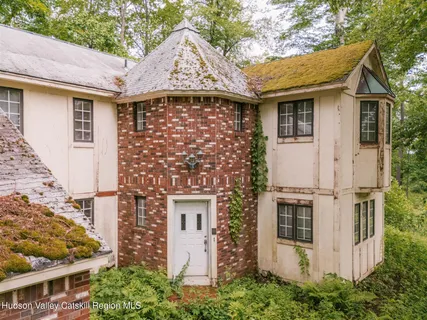 $1,950,000 | 37-60 Blackburn Road, Selkirk, NY 12158