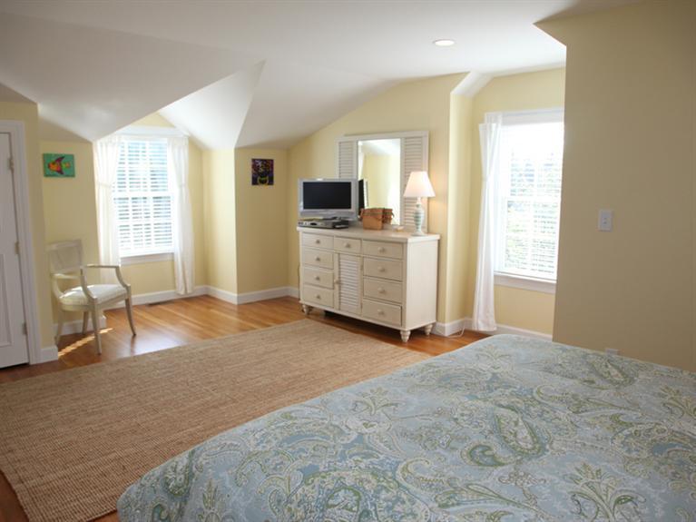 69 Goodview Way Barnstable, MA 02630 - Photo 8 of 17 a room with furniture and window