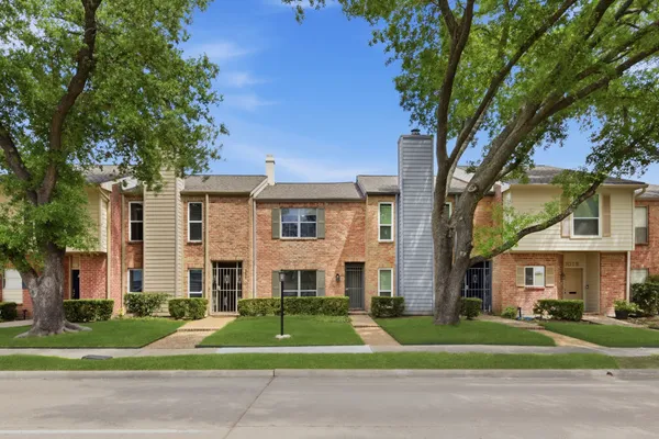 $1,995 | 1011 Fountain View Drive, Houston, TX 77057