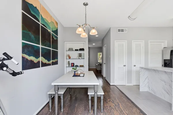 $1,995 | 1011 Fountain View Drive, Houston, TX 77057