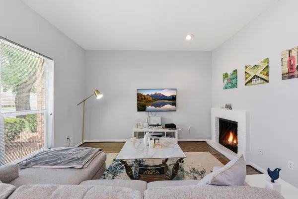 $1,995 | 1011 Fountain View Drive, Houston, TX 77057