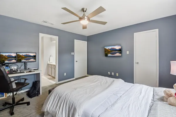 $1,995 | 1011 Fountain View Drive, Houston, TX 77057