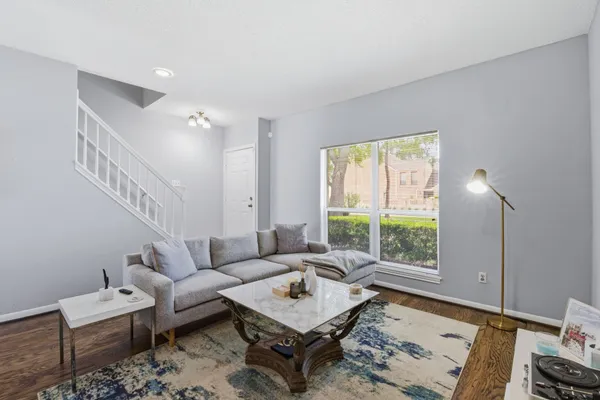 $1,995 | 1011 Fountain View Drive, Houston, TX 77057