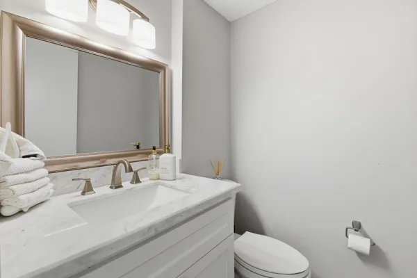 $1,995 | 1011 Fountain View Drive, Houston, TX 77057