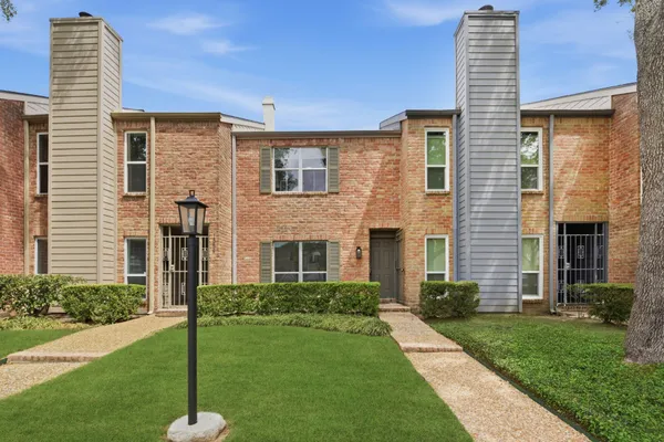 $1,995 | 1011 Fountain View Drive, Houston, TX 77057