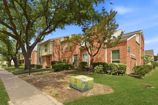 $1,995 | 1011 Fountain View Drive, Houston, TX 77057