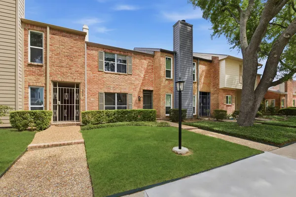 $1,995 | 1011 Fountain View Drive, Houston, TX 77057