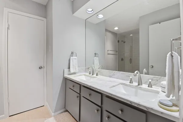 $1,995 | 1011 Fountain View Drive, Houston, TX 77057