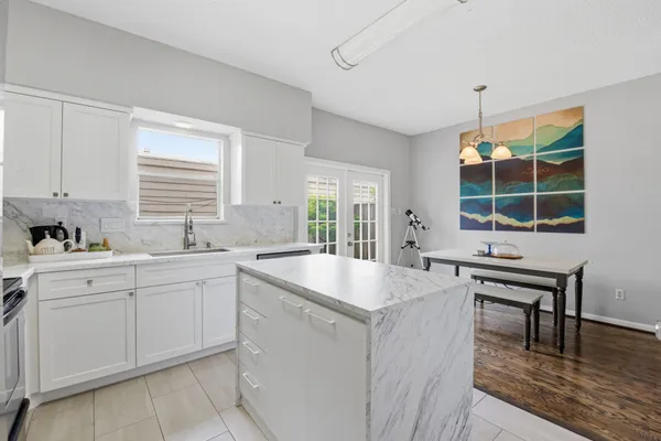 $1,995 | 1011 Fountain View Drive, Houston, TX 77057