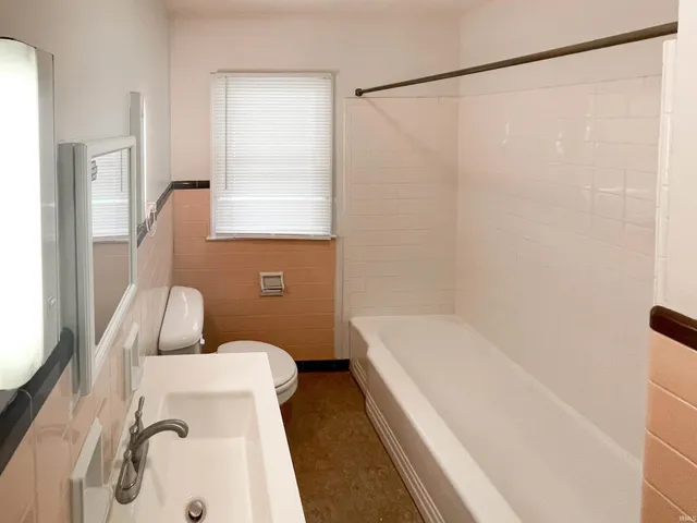 $1,950 | 230 South Hillsdale Drive, Bloomington, IN 47408