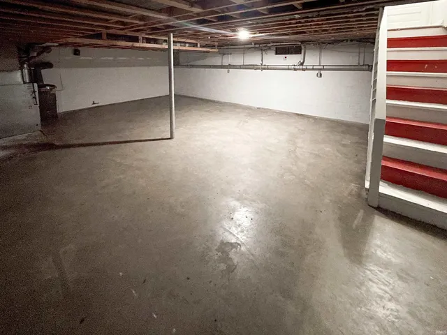 $1,950 | 230 South Hillsdale Drive, Bloomington, IN 47408