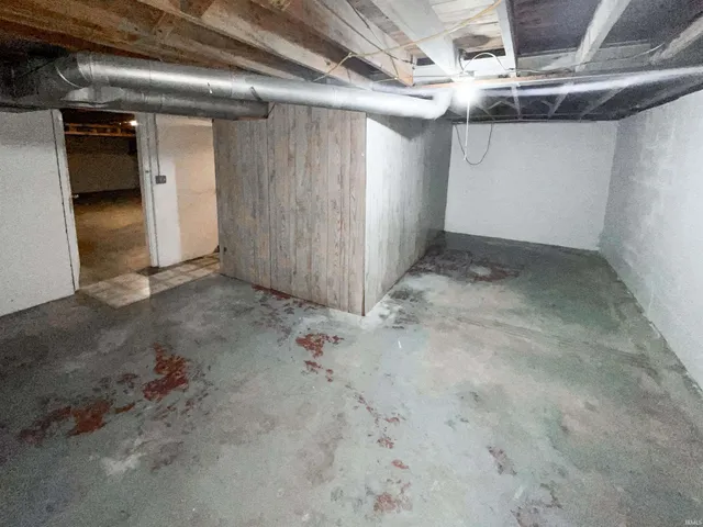 $1,950 | 230 South Hillsdale Drive, Bloomington, IN 47408