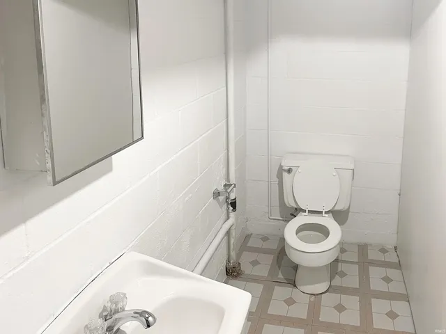 $1,950 | 230 South Hillsdale Drive, Bloomington, IN 47408